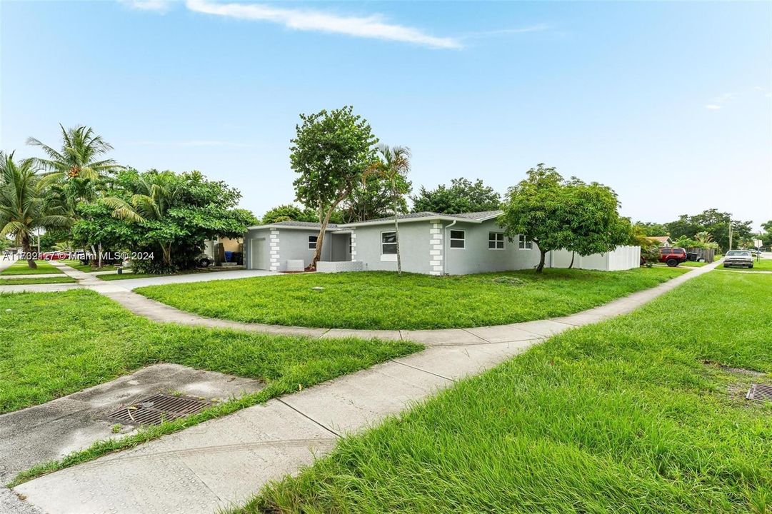 For Sale: $550,000 (4 beds, 2 baths, 1677 Square Feet)