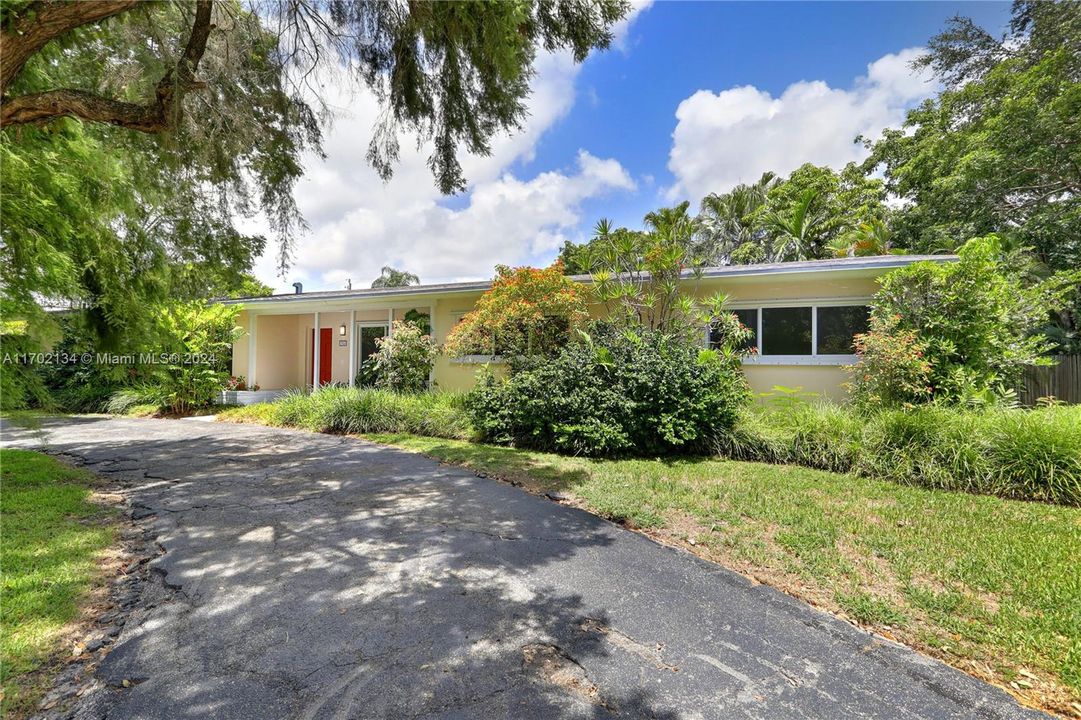 For Sale: $1,495,000 (4 beds, 3 baths, 2018 Square Feet)