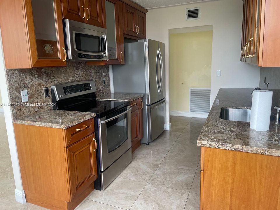 For Rent: $2,300 (2 beds, 2 baths, 1222 Square Feet)