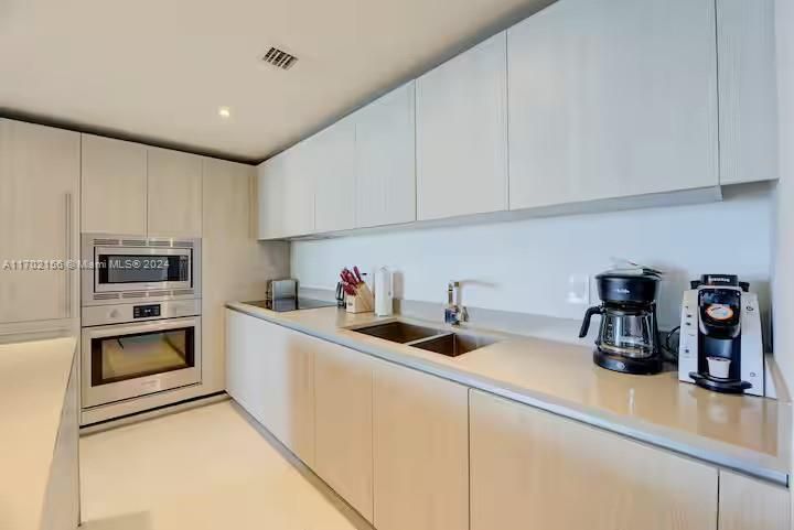 For Sale: $815,000 (2 beds, 2 baths, 1126 Square Feet)