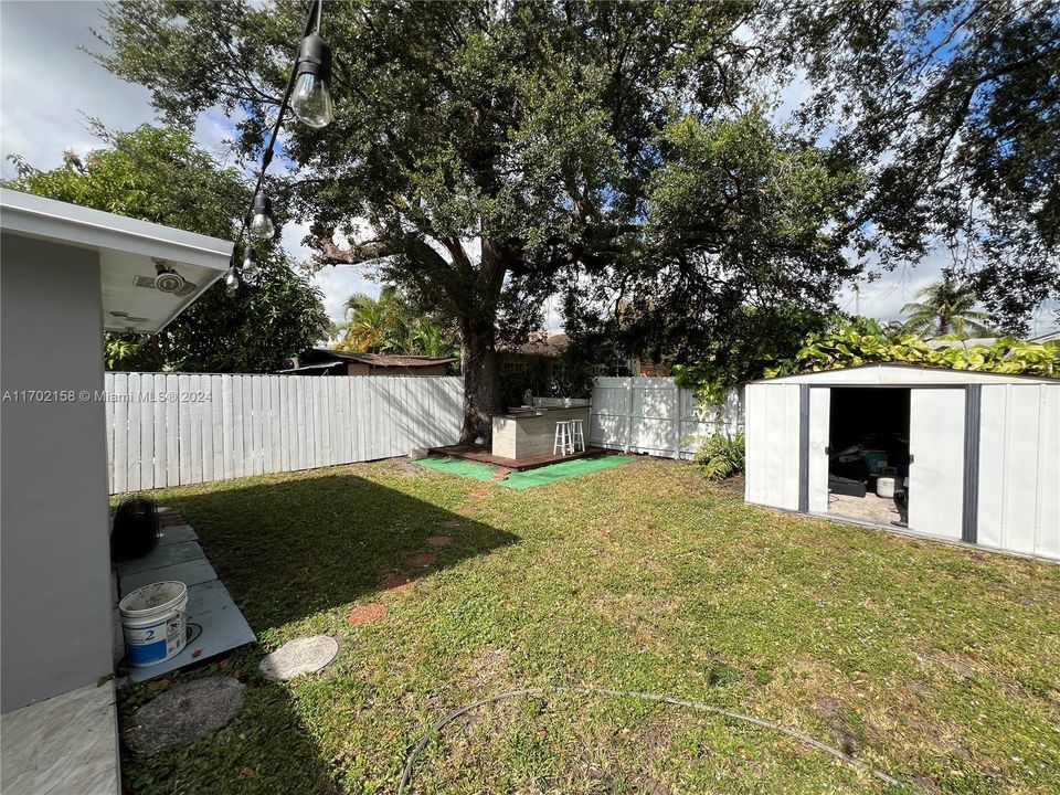 For Rent: $4,000 (3 beds, 2 baths, 988 Square Feet)