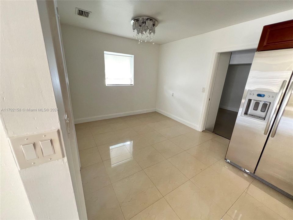 For Rent: $4,000 (3 beds, 2 baths, 988 Square Feet)