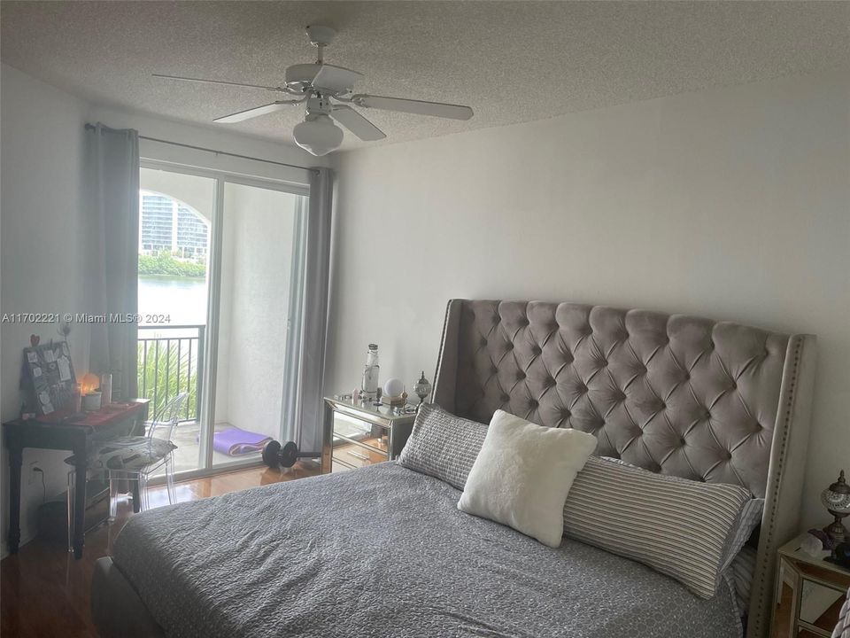 For Sale: $519,900 (2 beds, 1 baths, 1024 Square Feet)