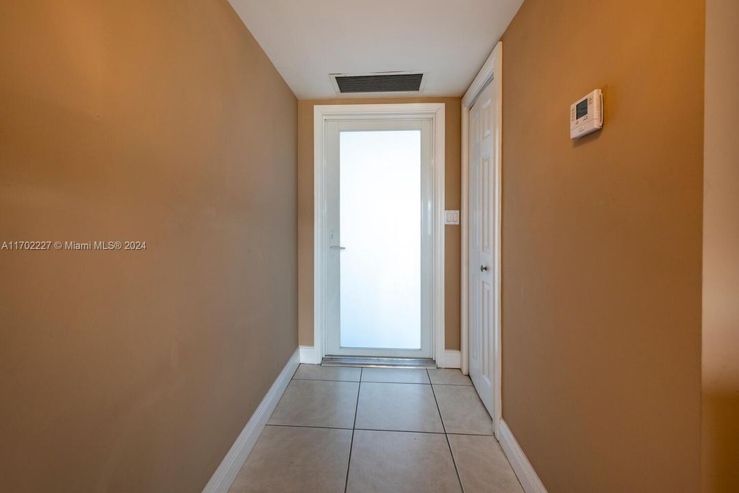 For Sale: $499,900 (1 beds, 1 baths, 1068 Square Feet)