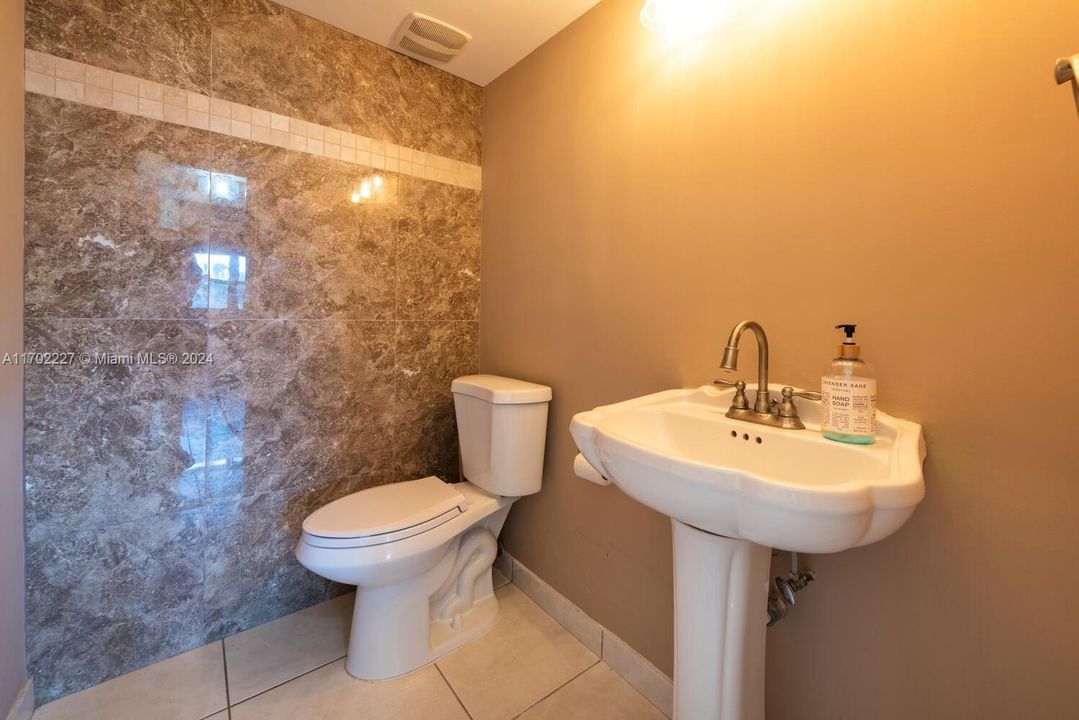 For Sale: $499,900 (1 beds, 1 baths, 1068 Square Feet)