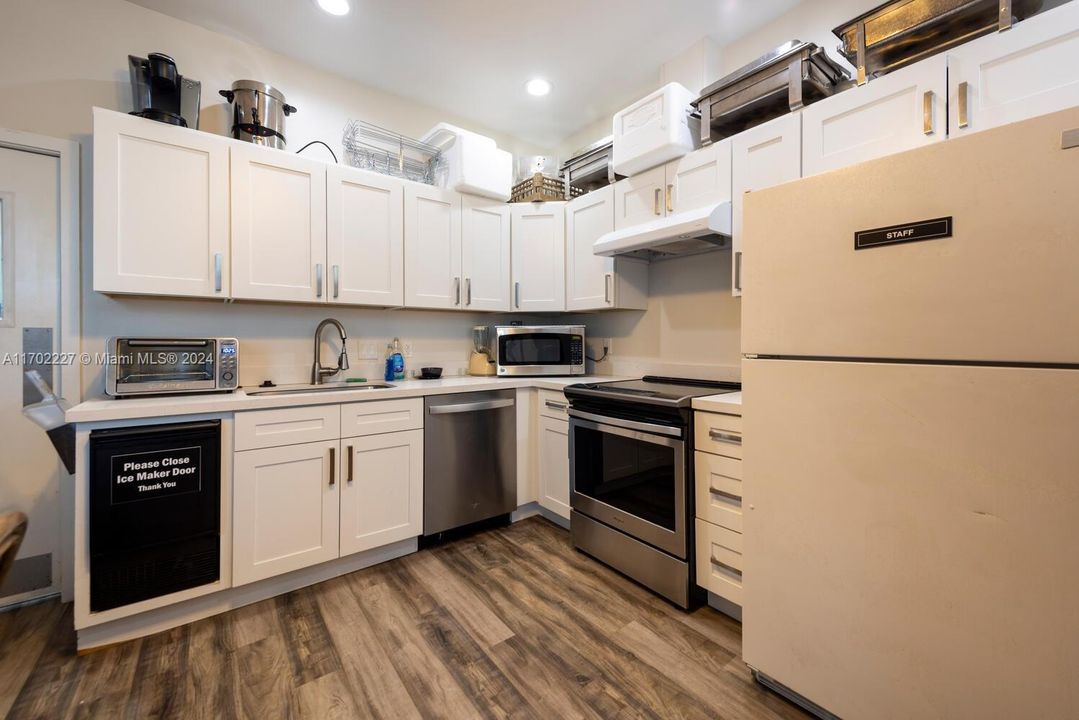 For Sale: $499,900 (1 beds, 1 baths, 1068 Square Feet)