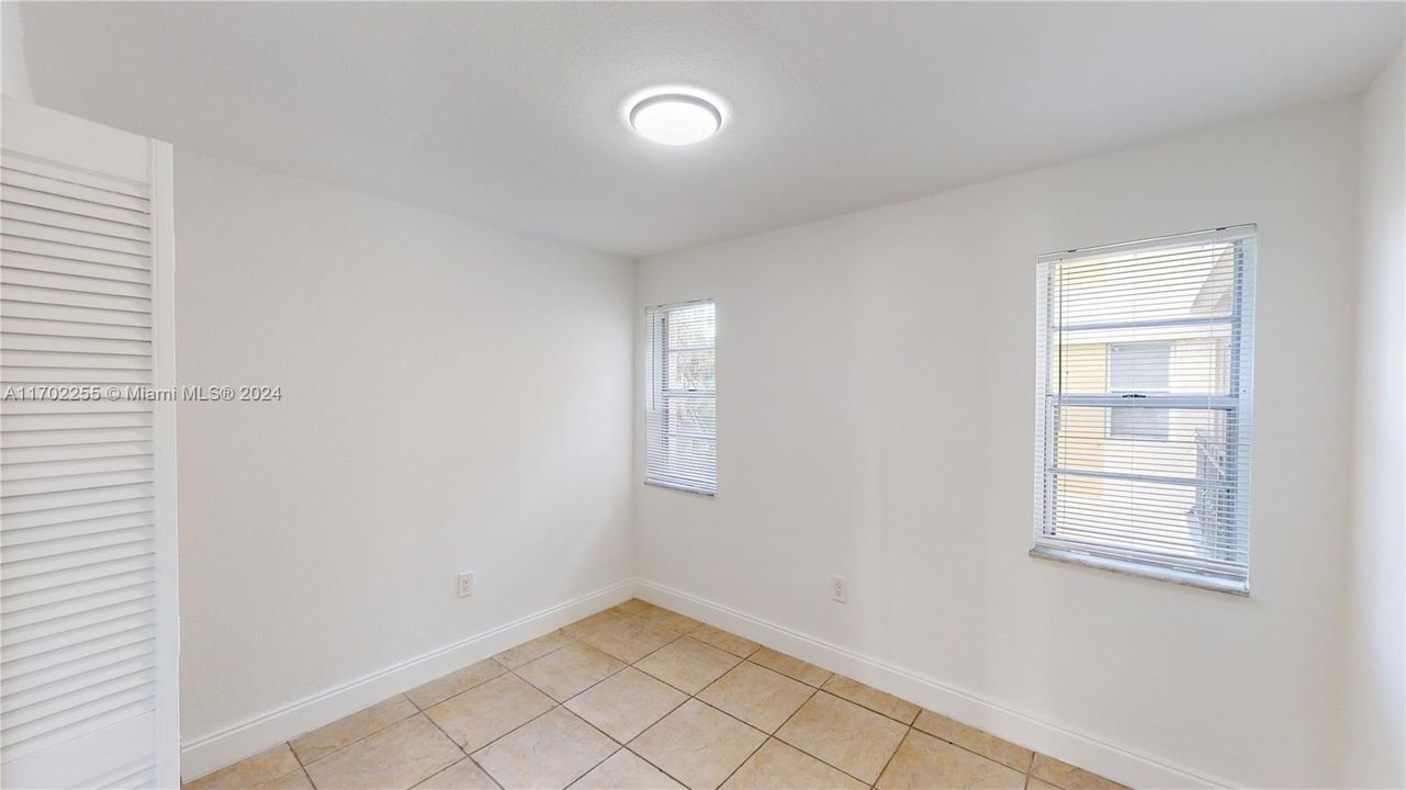 For Rent: $2,350 (2 beds, 1 baths, 707 Square Feet)