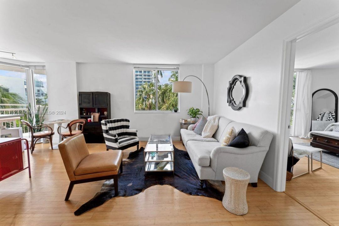 For Sale: $635,000 (2 beds, 2 baths, 950 Square Feet)