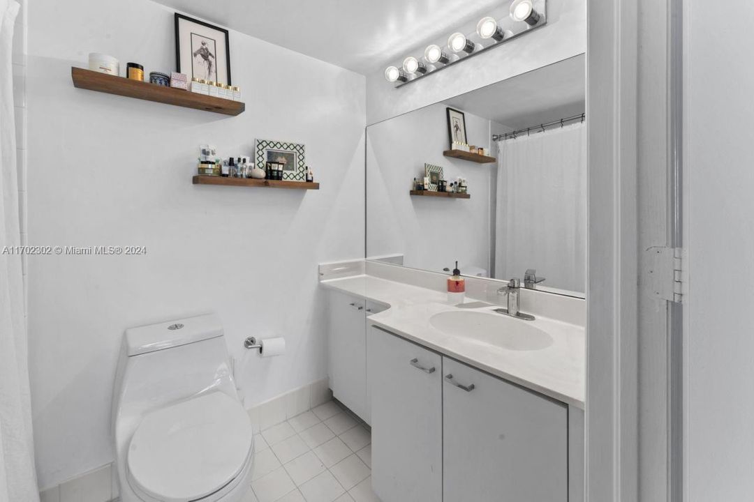 For Sale: $635,000 (2 beds, 2 baths, 950 Square Feet)