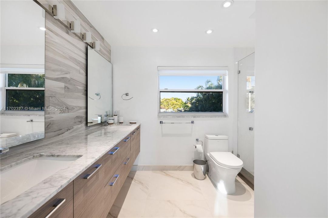 Master bathroom Second Floor