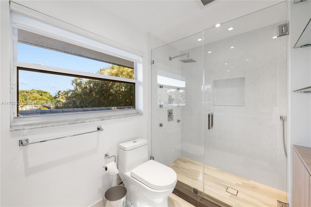 Master bathroom Second Floor