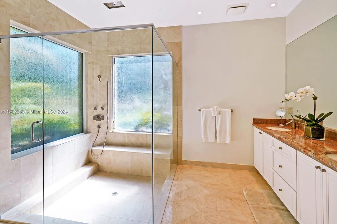 最近售出: $25,000,000 (7 贝兹, 7 浴室, 8132 平方英尺)