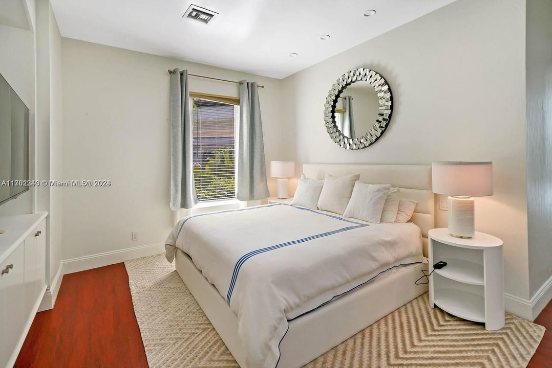 最近售出: $25,000,000 (7 贝兹, 7 浴室, 8132 平方英尺)