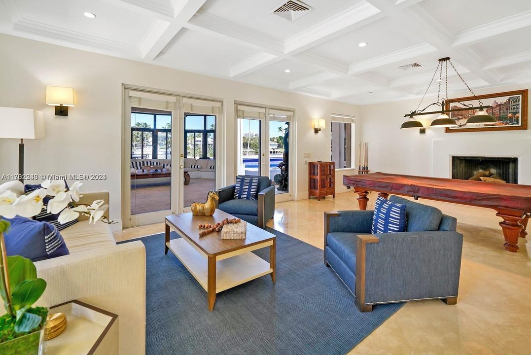 最近售出: $25,000,000 (7 贝兹, 7 浴室, 8132 平方英尺)