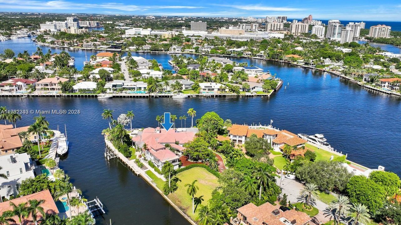 最近售出: $25,000,000 (7 贝兹, 7 浴室, 8132 平方英尺)