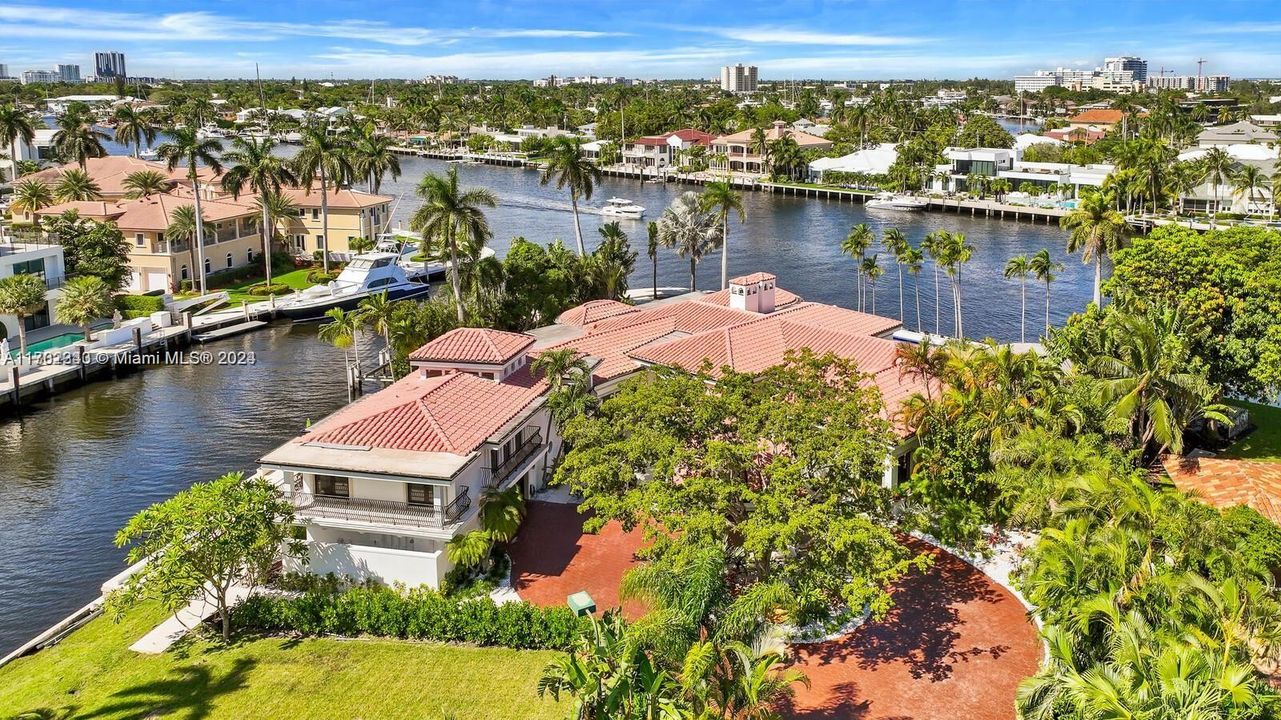 最近售出: $25,000,000 (7 贝兹, 7 浴室, 8132 平方英尺)