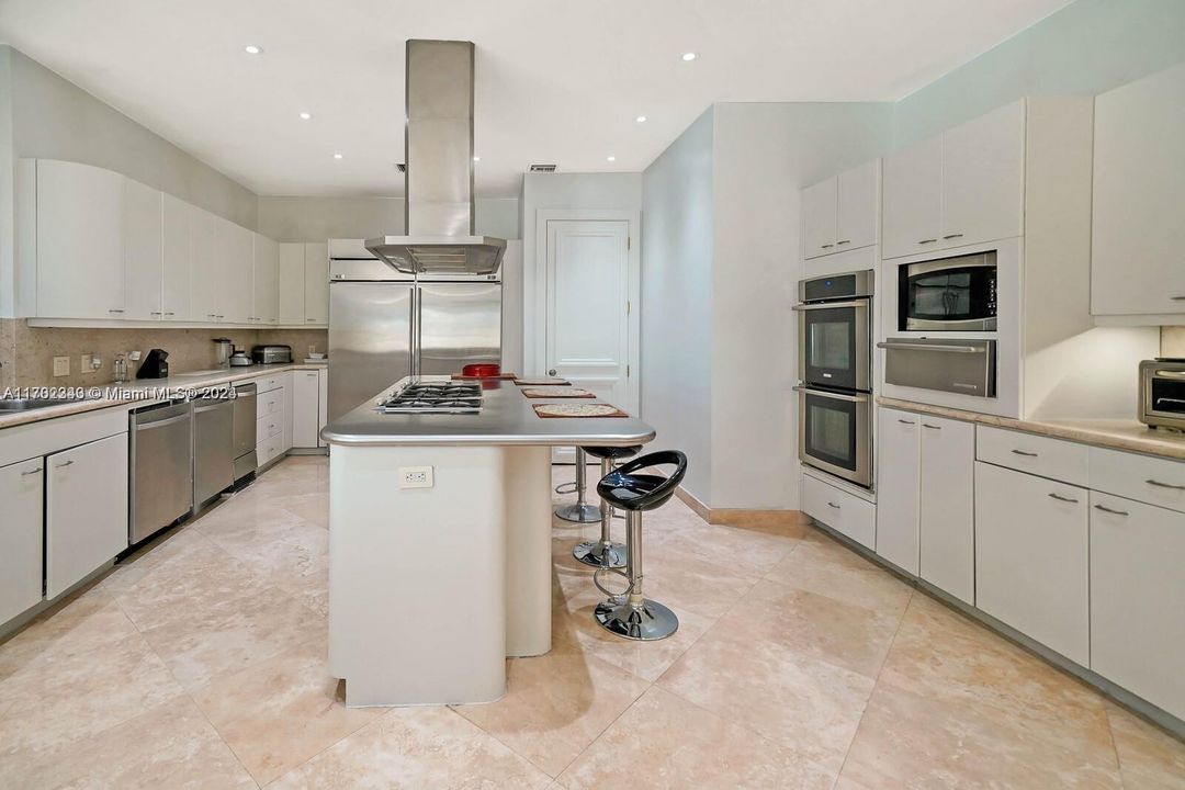 最近售出: $25,000,000 (7 贝兹, 7 浴室, 8132 平方英尺)