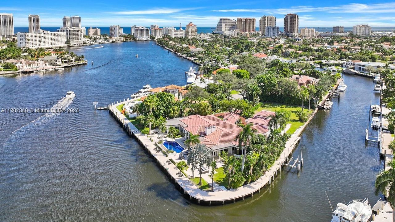 最近售出: $25,000,000 (7 贝兹, 7 浴室, 8132 平方英尺)