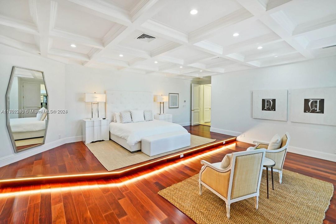 最近售出: $25,000,000 (7 贝兹, 7 浴室, 8132 平方英尺)