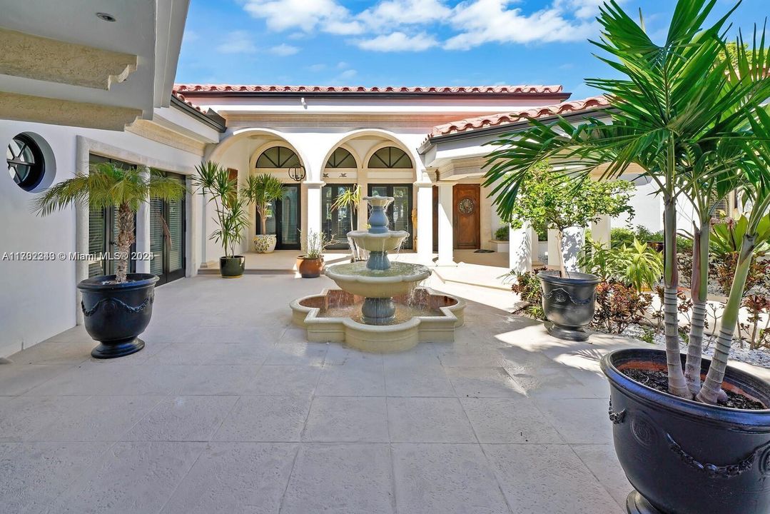 最近售出: $25,000,000 (7 贝兹, 7 浴室, 8132 平方英尺)