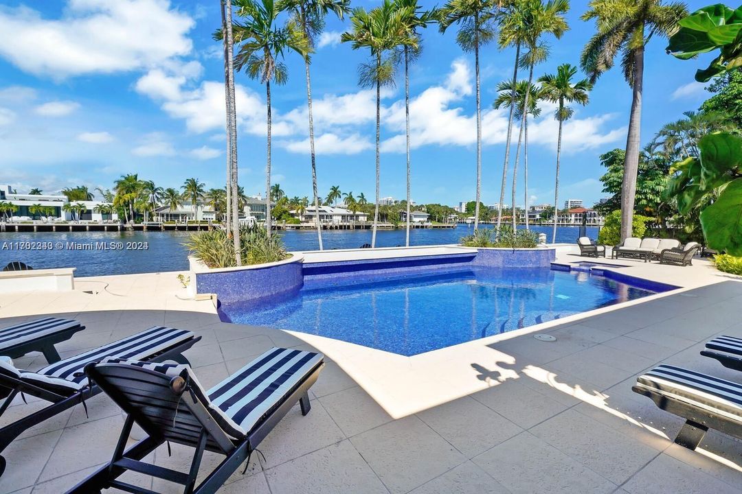 最近售出: $25,000,000 (7 贝兹, 7 浴室, 8132 平方英尺)