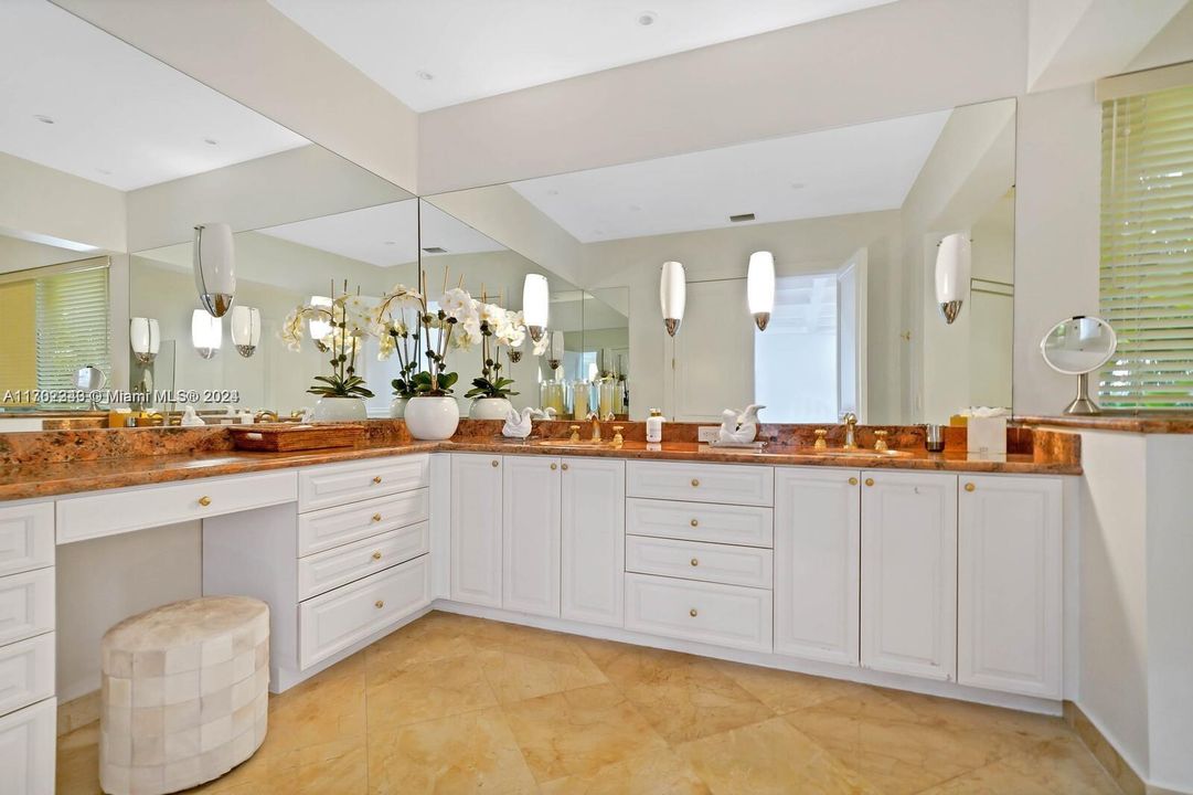 最近售出: $25,000,000 (7 贝兹, 7 浴室, 8132 平方英尺)