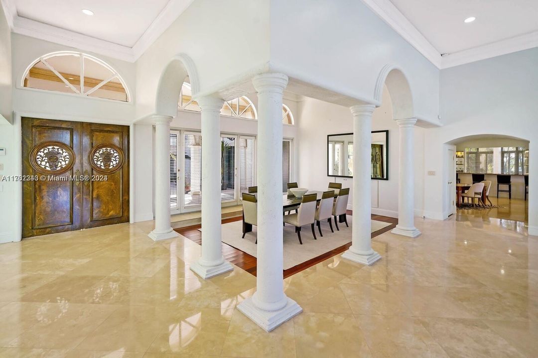 最近售出: $25,000,000 (7 贝兹, 7 浴室, 8132 平方英尺)