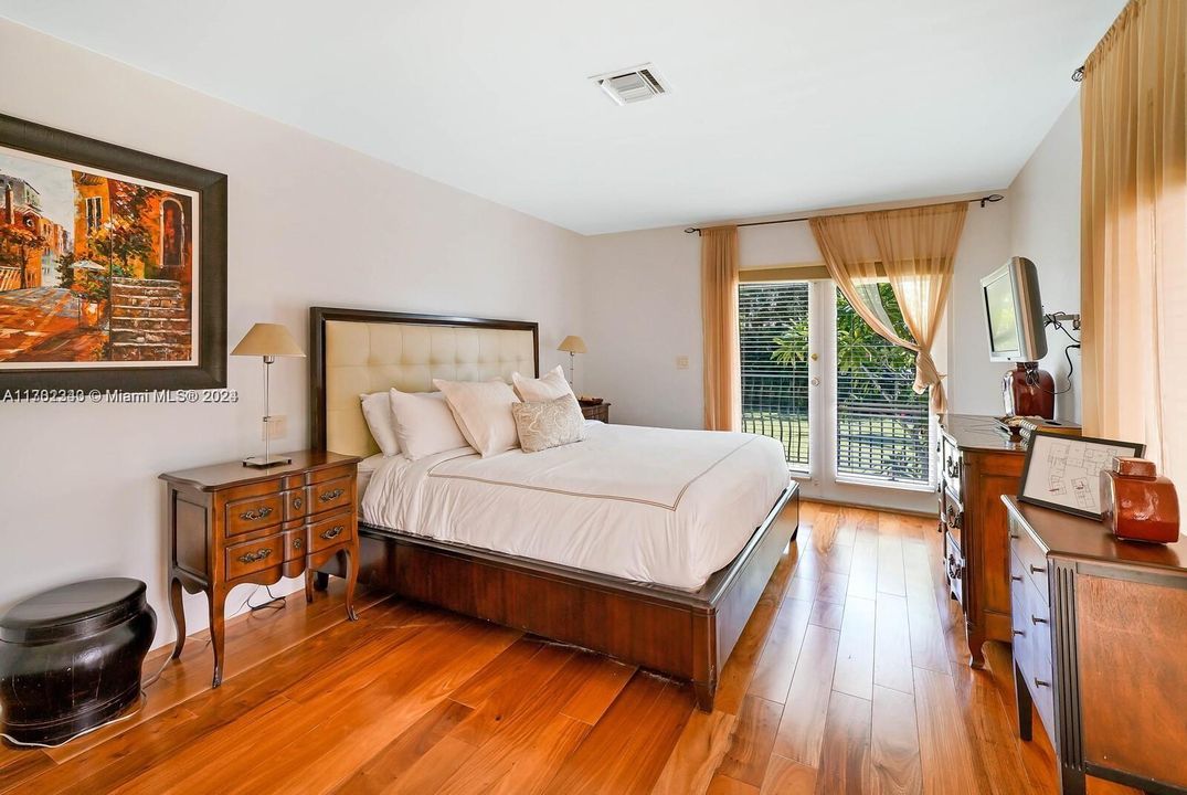 最近售出: $25,000,000 (7 贝兹, 7 浴室, 8132 平方英尺)