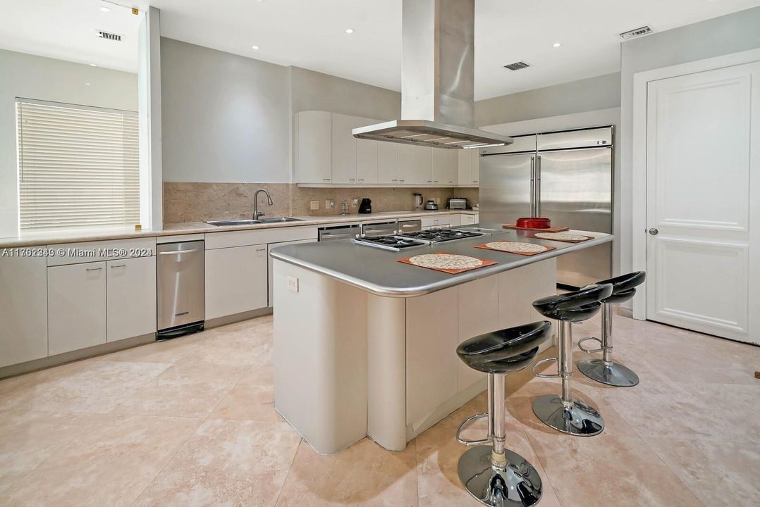 最近售出: $25,000,000 (7 贝兹, 7 浴室, 8132 平方英尺)