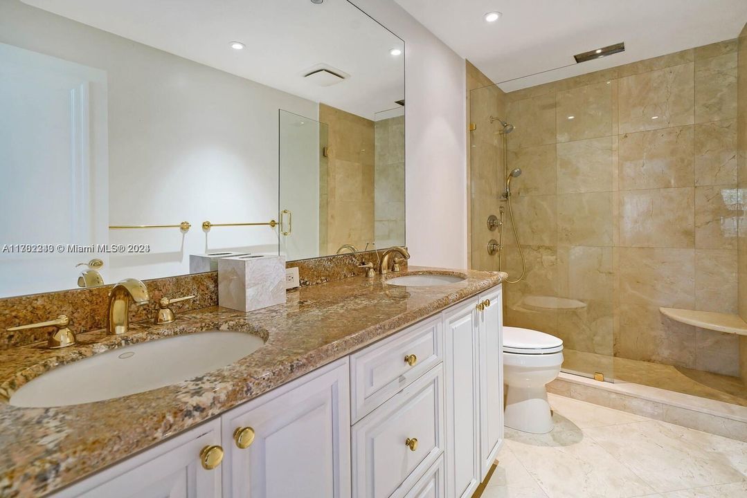 最近售出: $25,000,000 (7 贝兹, 7 浴室, 8132 平方英尺)