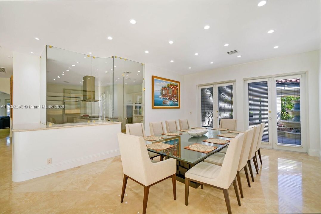 最近售出: $25,000,000 (7 贝兹, 7 浴室, 8132 平方英尺)