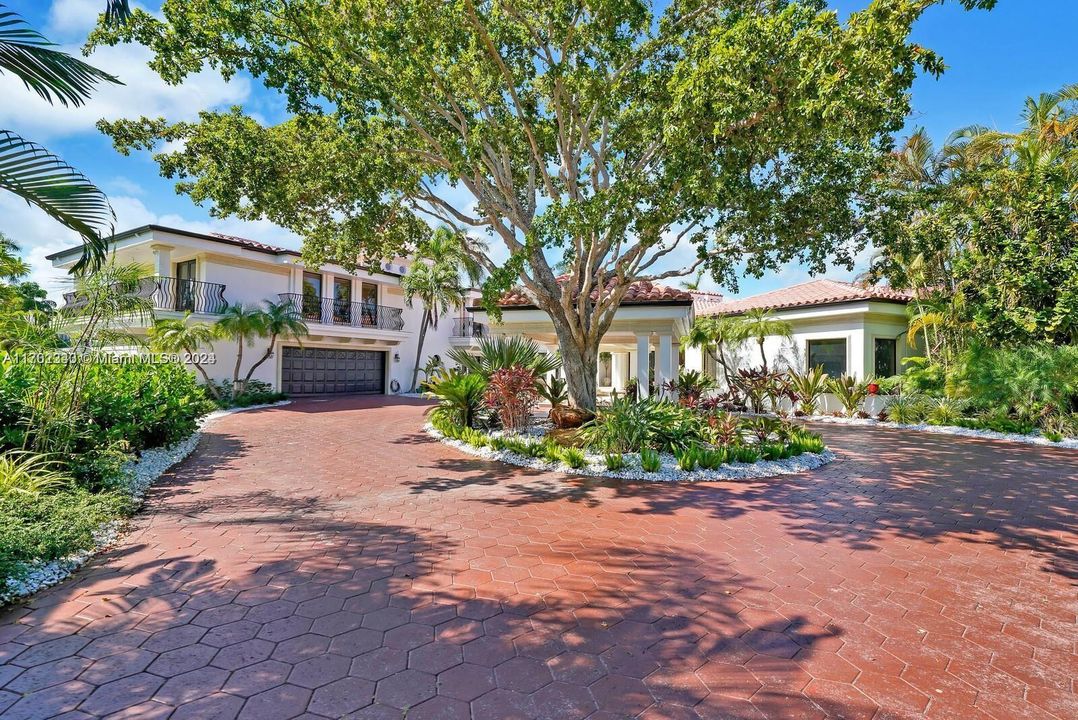 最近售出: $25,000,000 (7 贝兹, 7 浴室, 8132 平方英尺)