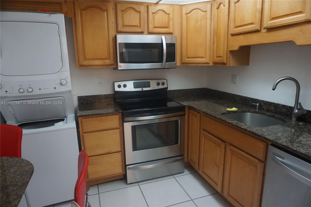 For Rent: $2,900 (2 beds, 2 baths, 1232 Square Feet)