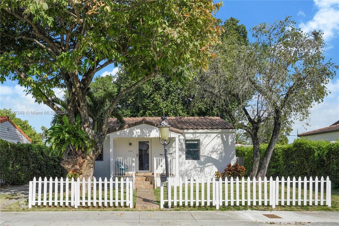 For Sale: $795,000 (3 beds, 2 baths, 1474 Square Feet)