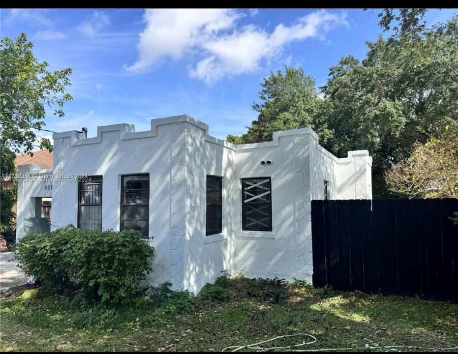 最近租的: $3,000 (3 贝兹, 2 浴室, 976 平方英尺)