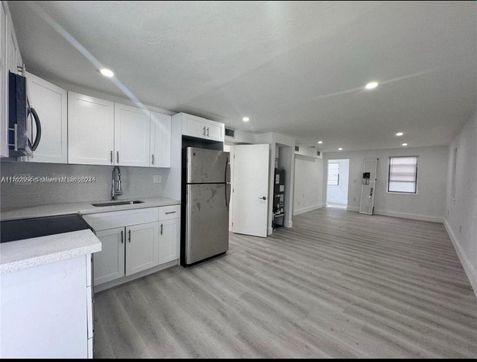 最近租的: $3,000 (3 贝兹, 2 浴室, 976 平方英尺)