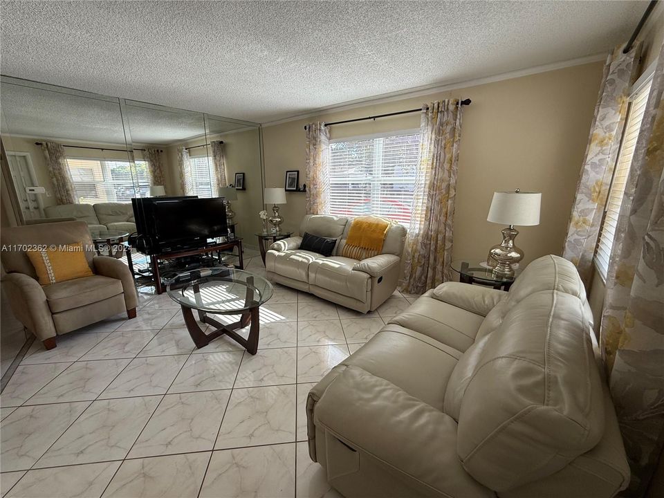 For Sale: $239,900 (2 beds, 2 baths, 836 Square Feet)