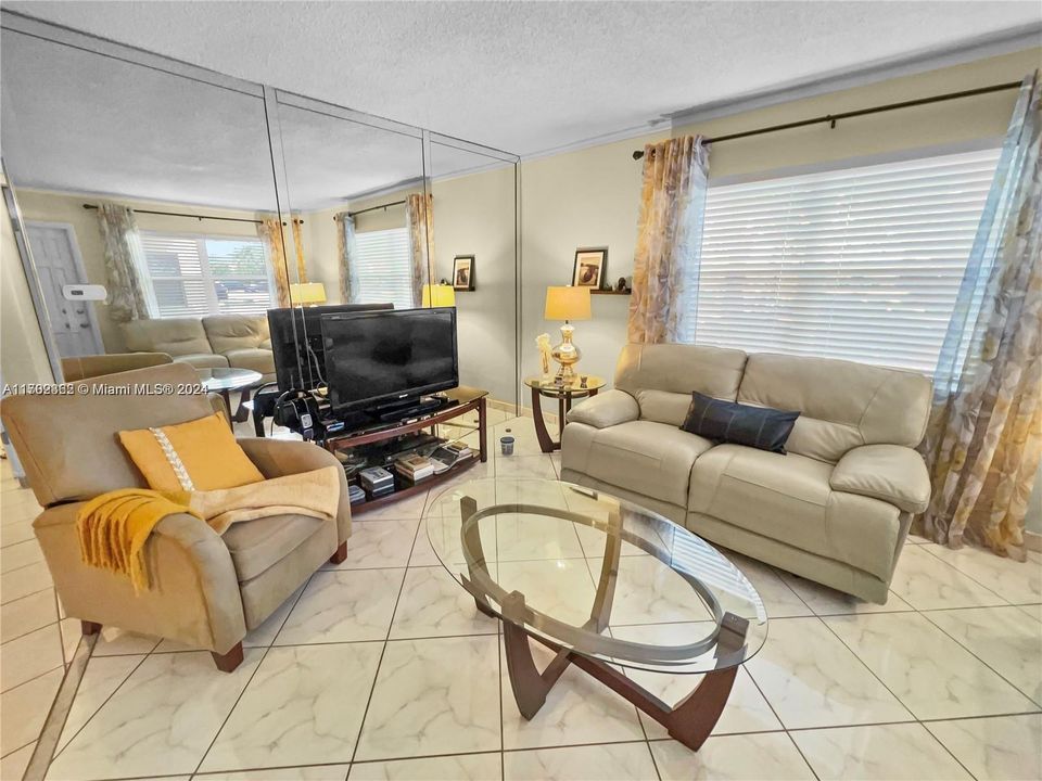 For Sale: $239,900 (2 beds, 2 baths, 836 Square Feet)