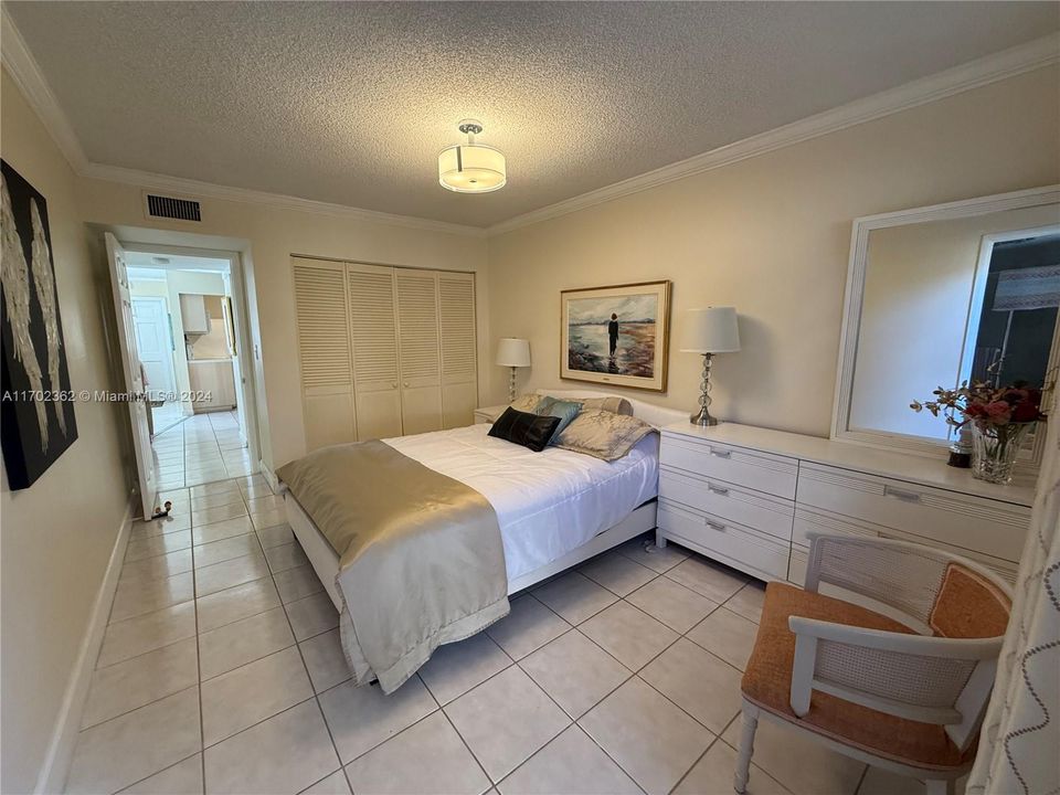 For Sale: $239,900 (2 beds, 2 baths, 836 Square Feet)