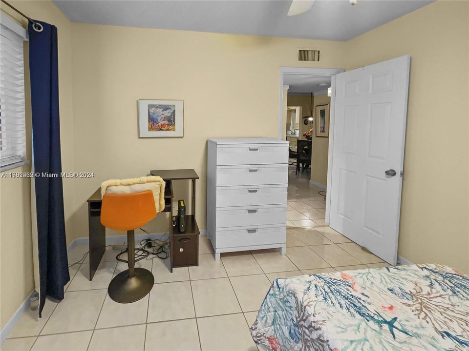 For Sale: $239,900 (2 beds, 2 baths, 836 Square Feet)