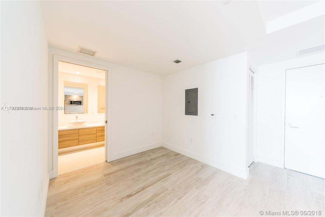 For Sale: $580,000 (1 beds, 1 baths, 673 Square Feet)