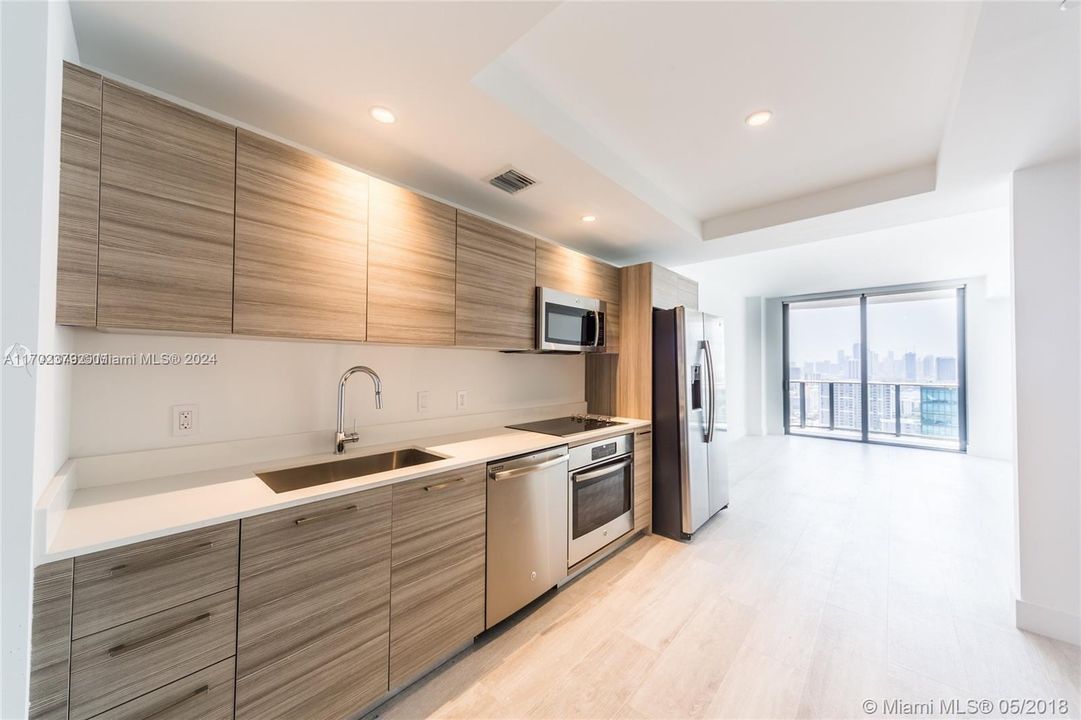 For Sale: $580,000 (1 beds, 1 baths, 673 Square Feet)