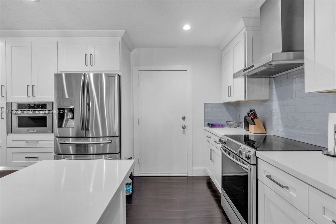 For Rent: $2,800 (2 beds, 2 baths, 955 Square Feet)