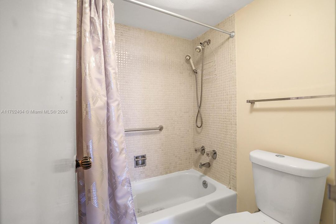 For Sale: $359,900 (1 beds, 1 baths, 896 Square Feet)