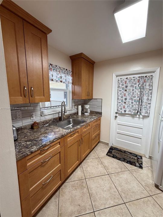 For Sale: $239,900 (2 beds, 2 baths, 836 Square Feet)