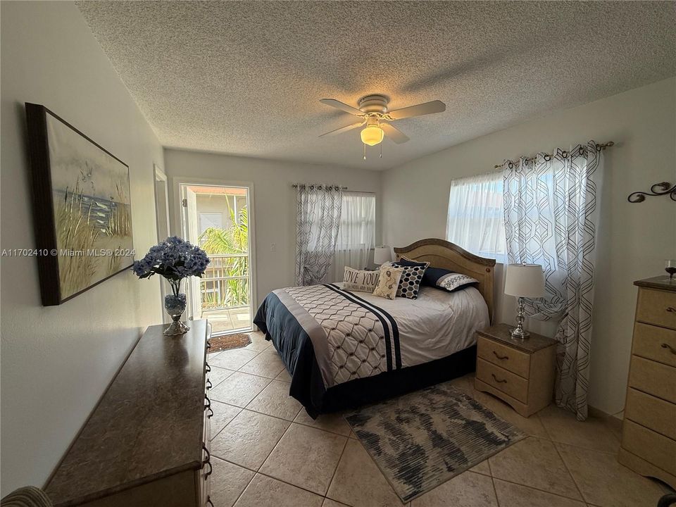 For Sale: $239,900 (2 beds, 2 baths, 836 Square Feet)