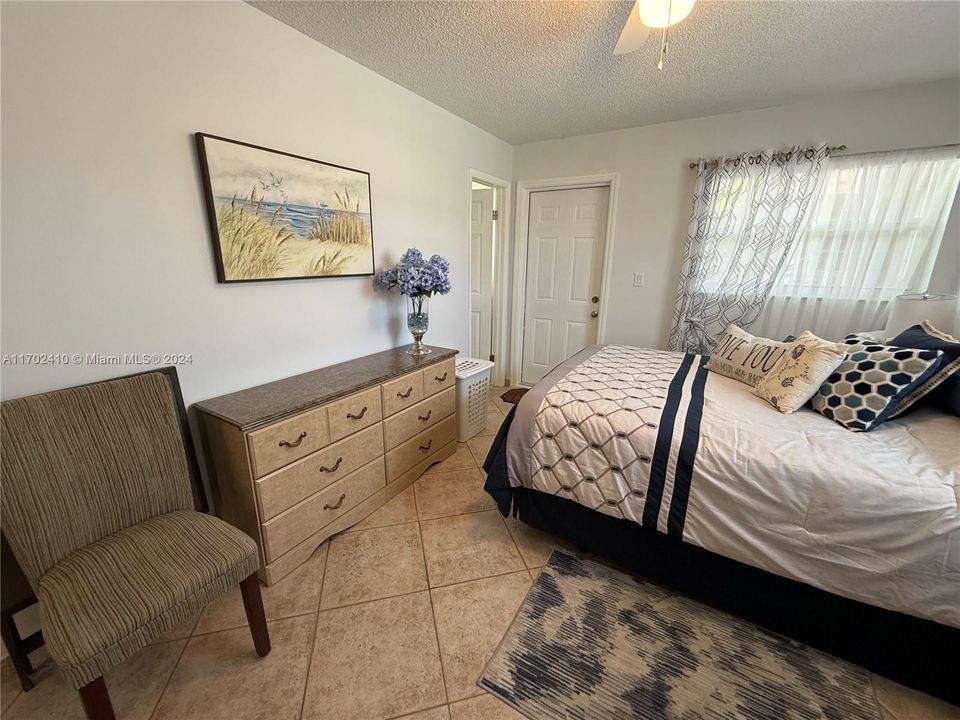 For Sale: $239,900 (2 beds, 2 baths, 836 Square Feet)