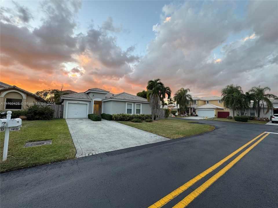 For Sale: $639,900 (3 beds, 2 baths, 1686 Square Feet)