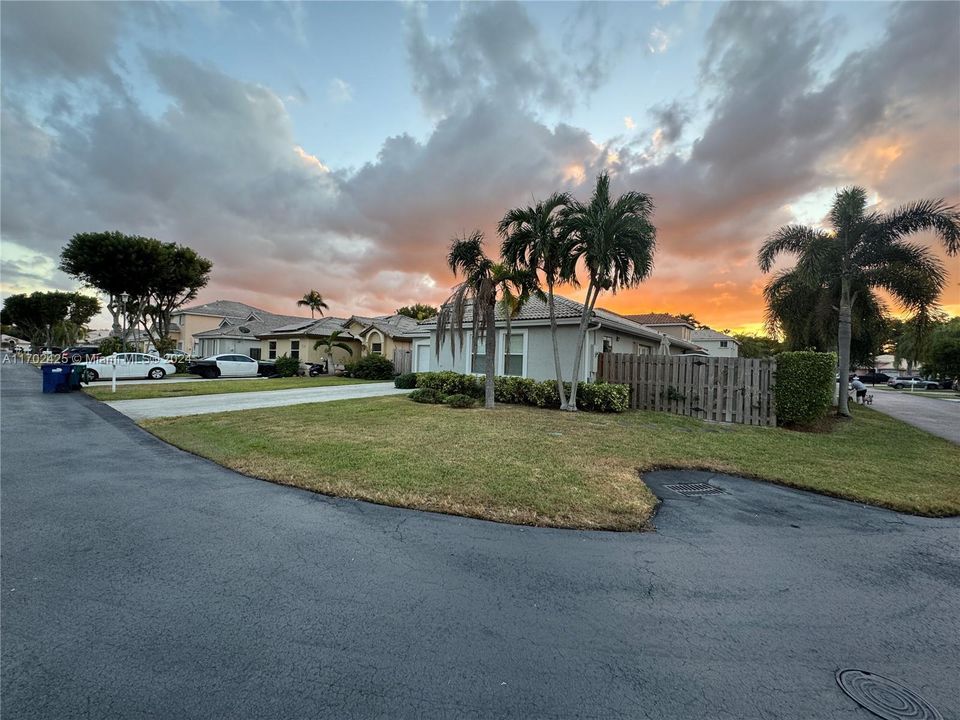 For Sale: $639,900 (3 beds, 2 baths, 1686 Square Feet)