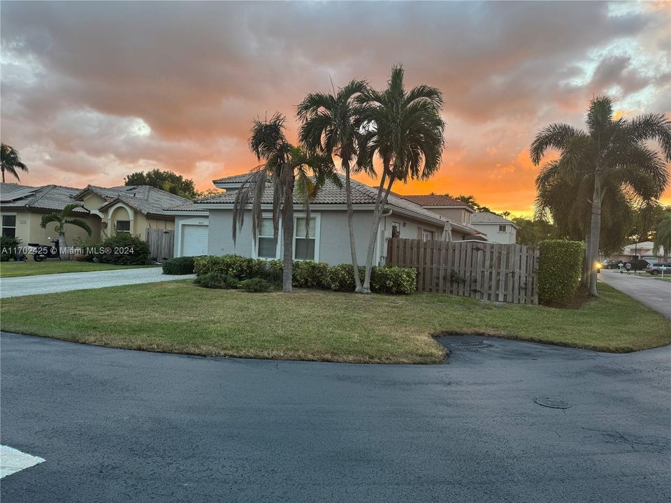 For Sale: $639,900 (3 beds, 2 baths, 1686 Square Feet)